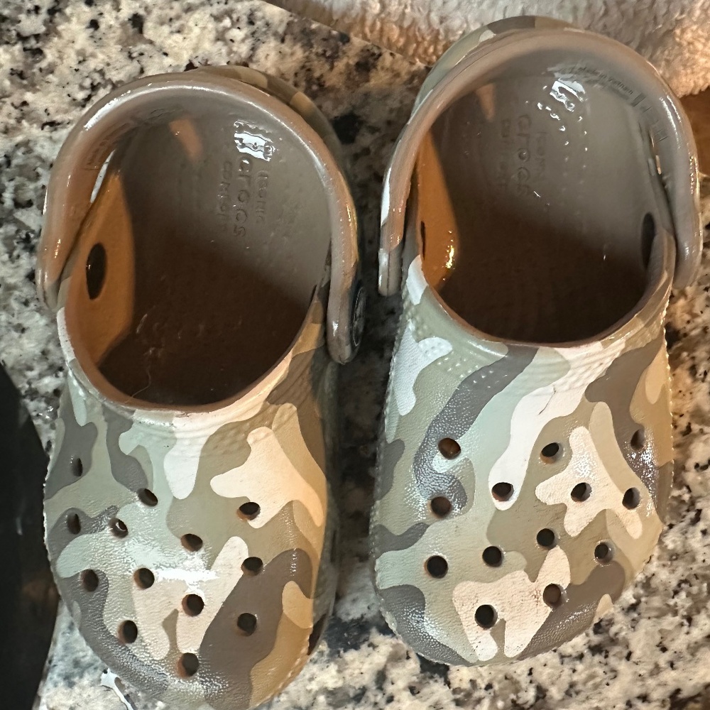 Toddler crocs